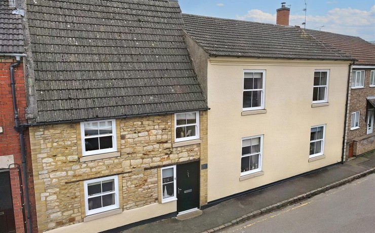 4 bedroom  Cottage For
														 Sale							 High Street, Wollaston, Wellingborough, NN29 7QQ