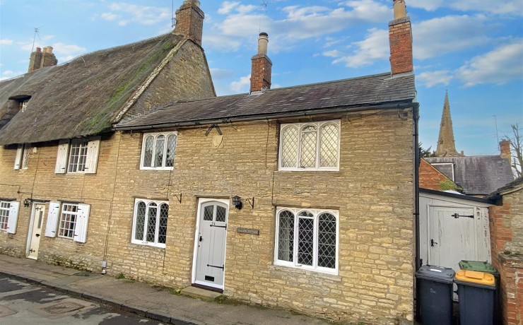 4 bedroom  Cottage For
														 Sale							 Gold Street, Podington, Wellingborough, NN29 7HX