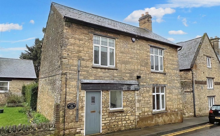 4 bedroom  Cottage For
														 Sale							 London Road, Wollaston, Wellingborough, NN29 7QP
